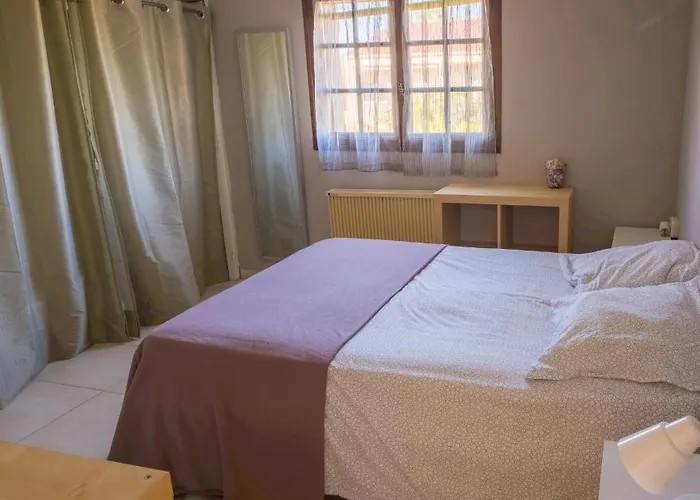 A 500m De La * Hyères